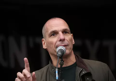 Rămas în afara parlamentului după alegeri, fostul ministru Yanis Varoufakis acuză „Erdoganizarea și Orbanizarea Greciei”