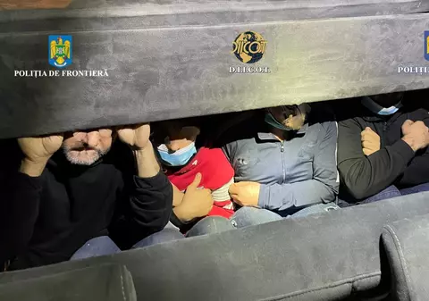 Rețea de traficanți de persoane din Republica Moldova, destructurată. Cum erau transportați migranții în UE. Plăteau până la 8.000 de euro