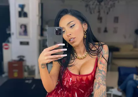 Ruby i-a îndeplinit visul bunicii ei. Artista, actriță în filmul „Băieți deștepți”, ce va debuta în această toamnă în cinematografe