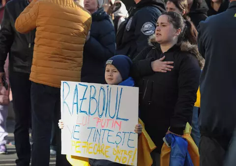 Un nou protest în fața Ambasadei Rusiei din București: „Opriți războiul!”, strigă oamenii