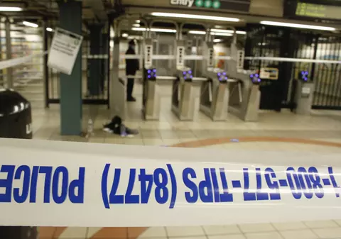 VIDEO. Atac armat la metroul din New York. 16 persoane au fost rănite, atacatorul a fugit