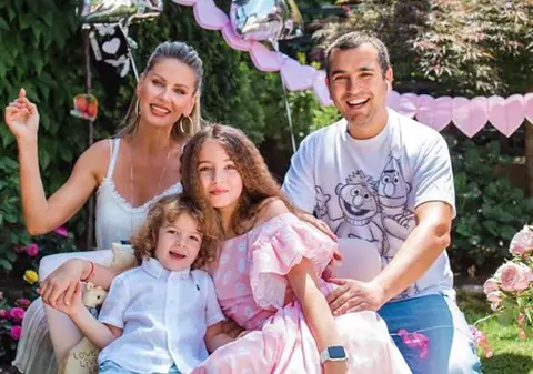 Andreea Bănică își caută bonă pentru copii. Ce trebuie să respecte femeia care le va intra în casă: „Să nu aibă obligații”