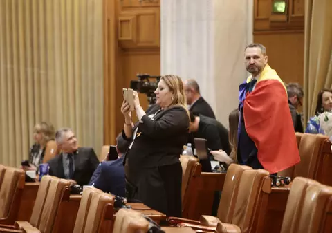 Diana Șoșoacă a ieșit din sală când a început discursul lui Zelenski: „Normal ai avea obligația să-l inviți și pe Putin”