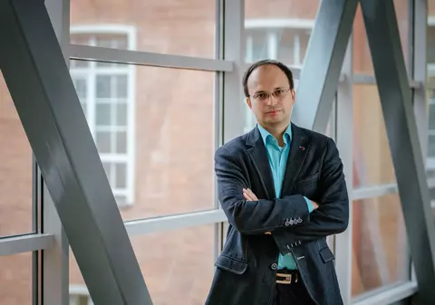 Interviu cu un jurnalist rus în exil: „Am plecat pentru că nu mai știu cum să trăiesc în țară. Sunt două părţi rivale, care vor să se ucidă”