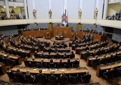 Parlamentul Finlandei a început dezbaterile privind aderarea țării la NATO. Avertismentul Rusiei