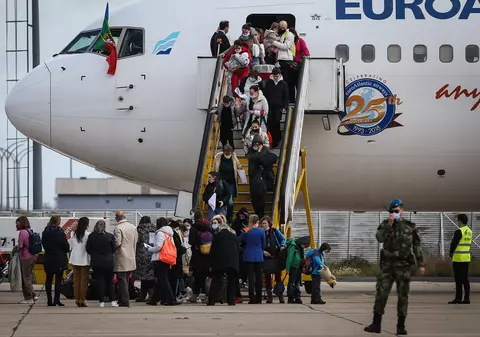 „Este la fel în toată Europa”. Presa din Portugalia scrie că refugiații ucraineni au fost găzduiți de activiști proruși