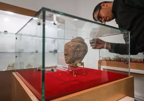 Un fermier palestinian a găsit o statuetă  veche de 4.500 de ani, ce înfățișează o zeiță, în timp ce își lucra pământul