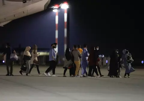 Refugiaţii de care am uitat. Ce s-a ales de „programele de integrare” pentru afganii aduși în România după ce talibanii s-au întors la putere