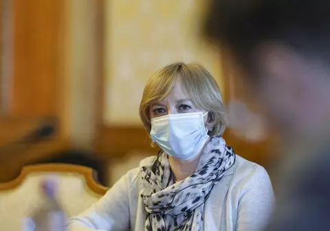 PNL și PSD au absentat intenționat de la dezbaterea din Parlament pe cazul amenințărilor la adresa Emiliei Șercan