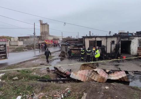 Patru copii și părinții lor au murit într-un incendiu care le-a mistuit casa, în Turda. Singurul supraviețuitor, un băiat de 14 ani