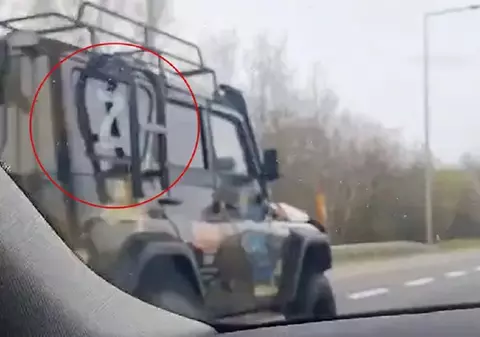 Coloană condusă de o mașină cu litera Z, cu steaguri ale Rusiei, pe o autostradă din Irlanda: „E absolut dezgustător!”