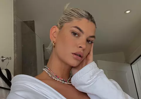 Laura Giurcanu s-a întors acasă de la „Survivor România”. Cum au așteptat-o părinții la aeroport