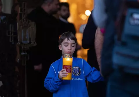 Lumina Sfântă adusă de la Ierusalim în România, trimisă și în Ucraina și Republica Moldova, pentru prima oară