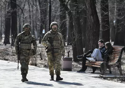 „Să nu credeți că va fi rapid, ușor și nedureros”. Cum încearcă Rusia să-și consolideze controlul în sudul ocupat al Ucrainei