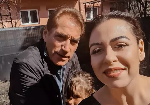 Oana Roman suferă din cauza tatălui ei. Nu l-a mai văzut pe Petre Roman de câteva luni: „Oricât de mult aș dori să îl înțeleg, nu reușesc”