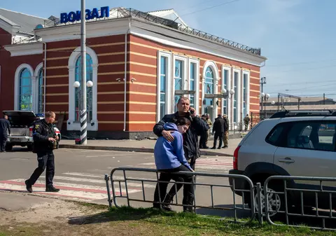 Mărturii ale supraviețuitorilor atacului din gara Kramatorsk. „Am văzut cadavre peste tot”