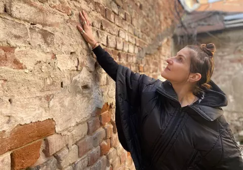 S-a dat aprobare pentru teatrul „pe fonduri norvegiene”. Regizoarea Chris Simion amintește politicienilor care își asumă succesul că normalitatea e apolitică