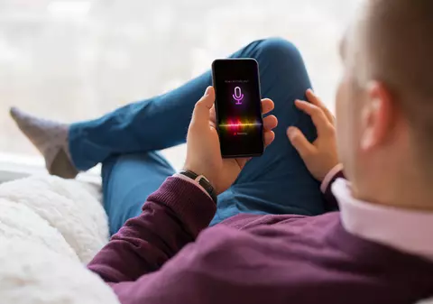 Cum identifici o melodie, dacă nu știi nici titlul, nici cine o cântă