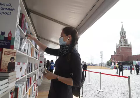 Editurile de carte din Rusia acuză Banca Centrală de la Moscova că restricțiile de plată vor duce la dispariția „tuturor cărților cu autori străini”