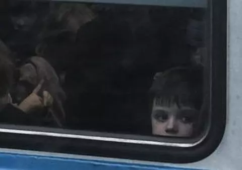 Scrisoarea unui băiețel de 9 ani dedicată mamei ucise de ruși: „Mulțumesc pentru copilăria mea. Îți promit că voi fi cuminte, ca într-o zi, să ne întâlnim în Rai”