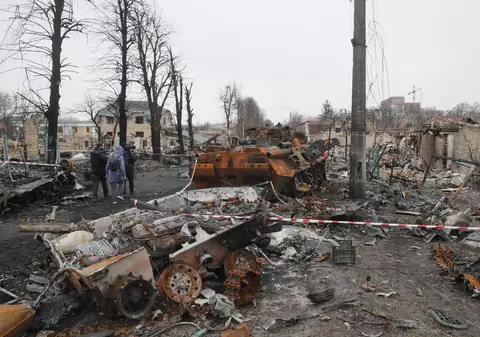 „Nu știu dacă această creatură mai are dreptul la viață”. General rus, acuzat că a dat ordin să fie bombardate orașele de lângă Kiev, deși are rude acolo