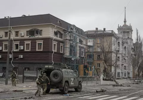 Război în Ucraina, ziua 52 | Atacurile ruse de la Kiev și Herson au făcut victime în rândul civililor. Rusia spune că a eliberat toate zonele urbane din Mariupol de forțele ucrainene