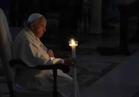 Papa Francisc a condamnat „întunericul și cruzimea războiului” în slujba de Paște, la care a participat și primarul ucrainean al Melitopolului