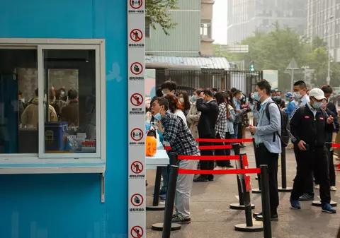 Panică în Beijing, după apariția unor cazuri de COVID. Oamenii golesc magazinele de teama că va urma o carantină ca-n Shanghai