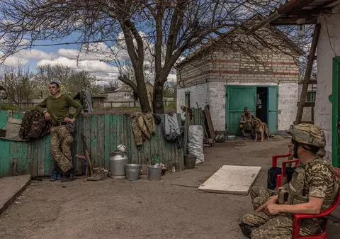 Cum evoluează situația pe frontul din Donbas. Forțele ruse „continuă să tragă în mod deliberat în civili și să distrugă infrastructura critică”