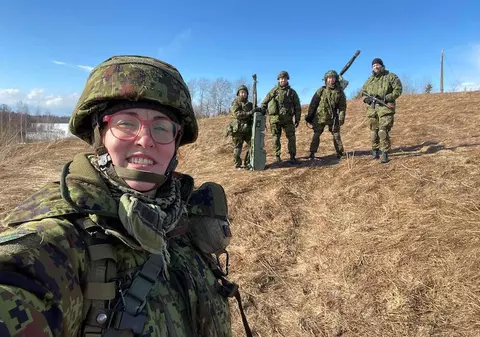„Dacă locuiești lângă o țară psihopată, nu te poți baza pe idei pacifiste”. Două femei din Estonia explică pentru Libertatea cum au ajuns să facă instrucție pentru un război