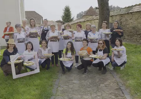 REPORTAJ. Cum au transformat „zânele rubarbei” o comună din Transilvania într-un magnet pentru turiști