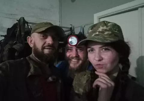 „Stelele se sting, dar noi vom trăi pentru totdeauna. La fel ca Ucraina”. Mesajul Ekaterinei, „Pasărea Mariupolului”, soldat în garnizoana care apără combinatul Azovstal