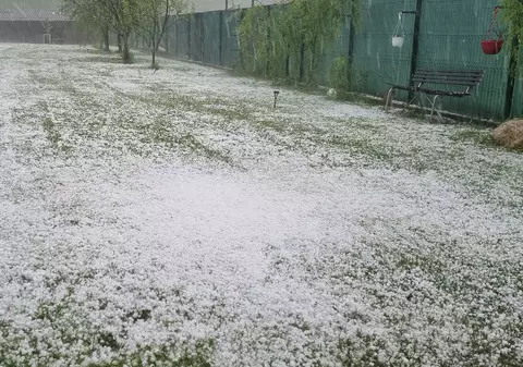 Grindină și inundații în Dâmbovița. Primarul din Vișinești a postat filmări cu „natura dezlănțuită”