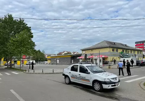 O tânără a fost înjunghiată de fostul iubit, când avea bebelușul în brațe, la Seini. Bărbatul a fost arestat pentru 30 de zile