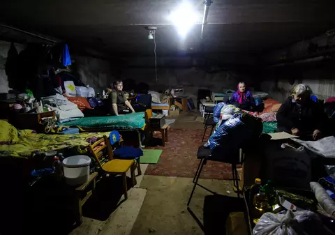 Imagini din subsolul unei grădinițe bombardate din Ucraina, unde 170 de oameni au supraviețuit timp de peste două luni