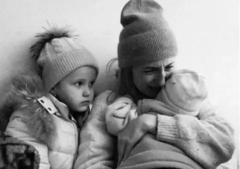 „L-am rugat pe Dumnezeu să ne ia pe toți, deodată. Ca să nu sufere nimeni!” Povestea unei mame cu trei copii din Mariupol