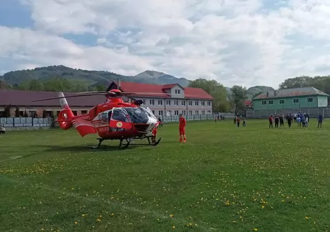 Un tânăr de 17 ani din Bistrița, preluat de elicopterul SMURD, după ce s-a împușcat cu arma de vânătoare a tatălui său. Poliția a deschis o anchetă