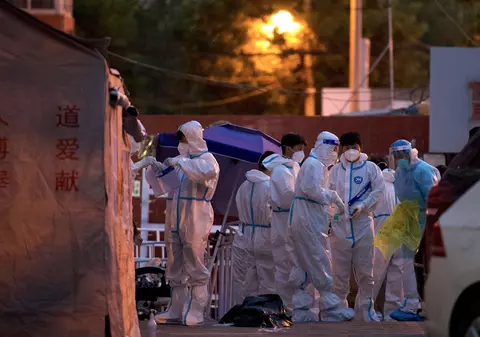 Un bărbat din Beijing a băgat 5.000 de oameni în carantină, după ce a ieșit din izolarea COVID