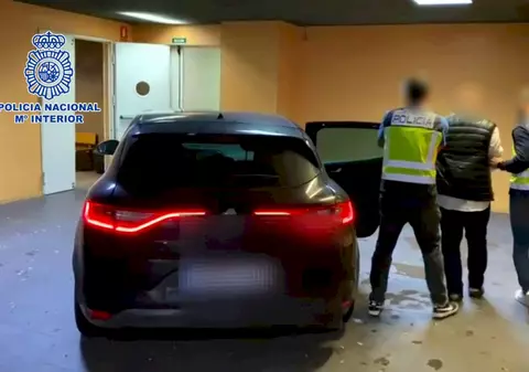 Un român din Spania, acuzat că s-a dat drept polițist și a jefuit o refugiată ucraineană