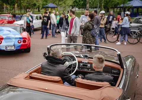 Ford interbelic, Cadillac de după Primul Război și Dacia 1300 din comunism. Expoziția de mașini retro, între nostalgie și rezistența la bolizii de azi