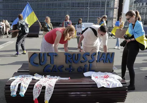 UE pune la bătaie 220 de miliarde de euro pentru ca statele membre să scape de dependența de hidrocarburile rusești