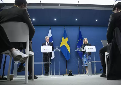 Suedia și Finlanda vor depune împreună cererile de aderare la NATO. Liderii celor două state se întâlnesc joi cu Biden