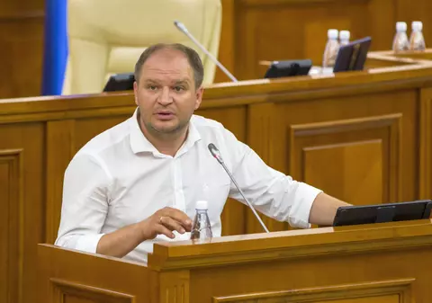 Primarul prorus Ion Ceban a interzis postului Radio Chișinău să folosească numele orașului. Reacția MAE