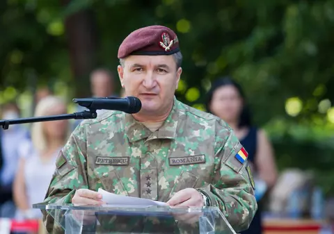 Generalul Daniel Petrescu a discutat cu şeful armatei ucrainene despre drona căzută în România: Armata suplimentează măsurile de monitorizare şi securizare la frontiere
