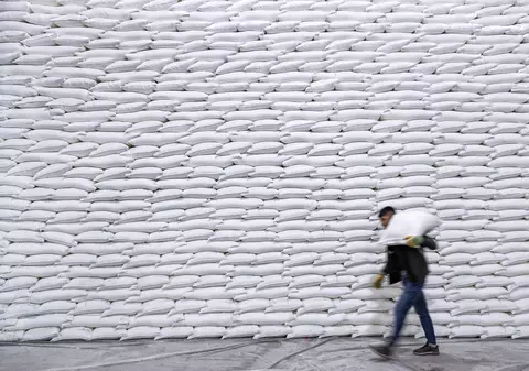 India, cel mai mare producător de zahăr la nivel mondial, restricționează exporturile