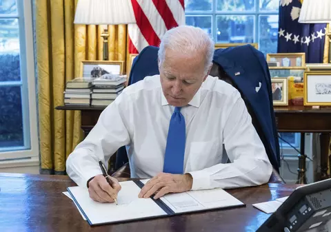 Biden reactivează pentru Ucraina o lege de asistenţă militară din cel de-Al Doilea Război Mondial