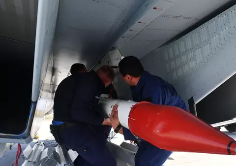 Rușii au început să folosească în Ucraina rachete foarte vechi, mai puțin precise, susține consilierul lui Zelenski. „Vor să creeze un tablou al terorii în masă”