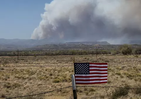 Imagini cu norii gigantici de fum degajați de incendiile din statul New Mexico, surprinse din satelit
