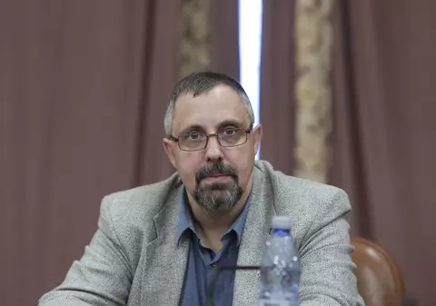 INTERVIU. Cum s-a lecuit de politică unul dintre cei mai de succes scriitori români, după ce a fost senator USR: O experiență vecină ratării