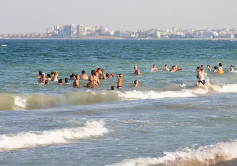 Cine sunt cele trei persoane care s-au înecat la Mamaia. O fată de 16 ani a fost resuscitată și se află la spital